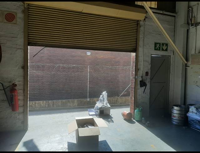 2,140M² FACTORY TO LET IN WESTMEAD